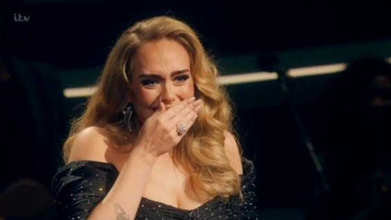 Adele cried in the middle of the performance when the teacher who changed her life appeared (VIDEO)