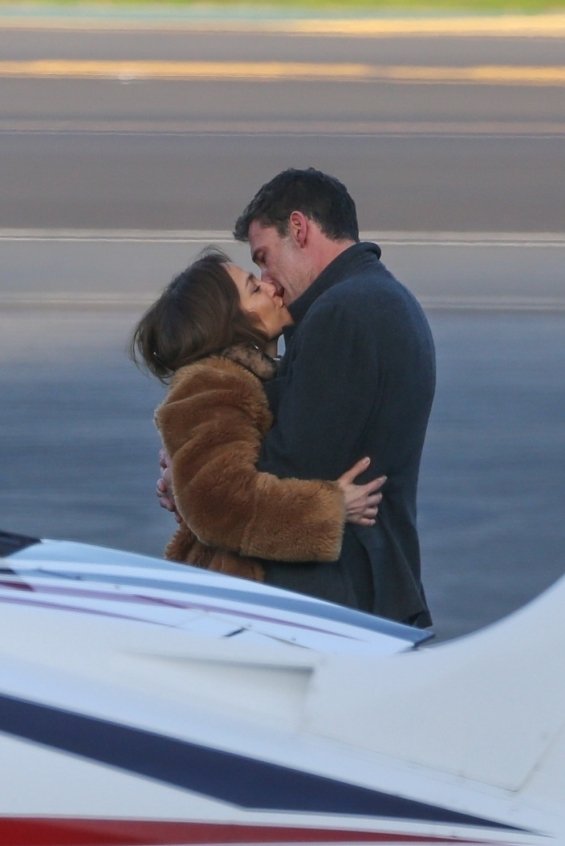 Paparazzi photos: Jennifer Lopez and Ben Affleck say goodbye at the airport with hugs and kisses