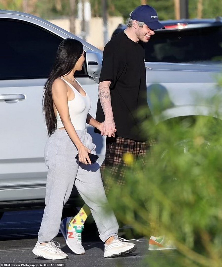 Kim Kardashian and Pete Davidson photographed holding hands - They confirmed the relationship