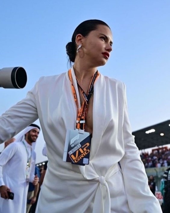 Adriana Lima and Andre Lemmers watched the race for the Qatar Grand Prix