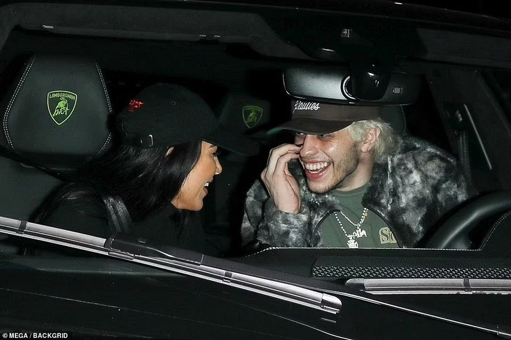 PHOTO: Kim Kardashian shines with happiness with her younger boyfriend Pete Davidson