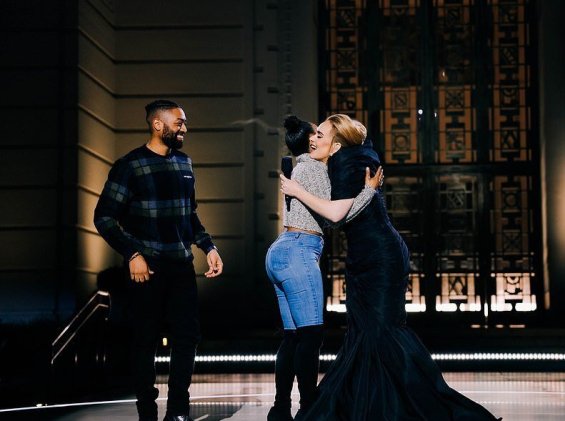 Adele helped a man propose to her in the middle of a concert - She sang a special song for them