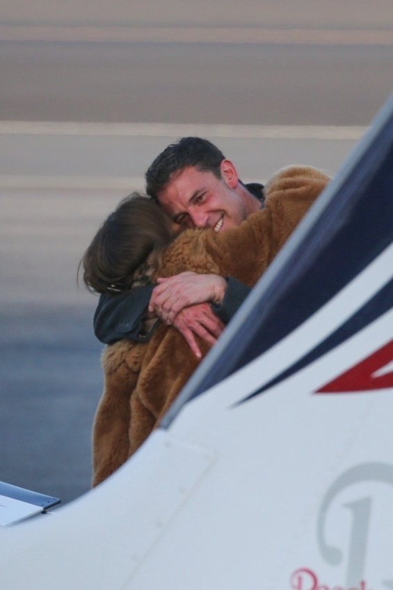 Paparazzi photos: Jennifer Lopez and Ben Affleck say goodbye at the airport with hugs and kisses