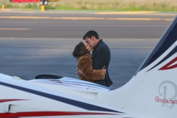 Paparazzi photos: Jennifer Lopez and Ben Affleck say goodbye at the airport with hugs and kisses