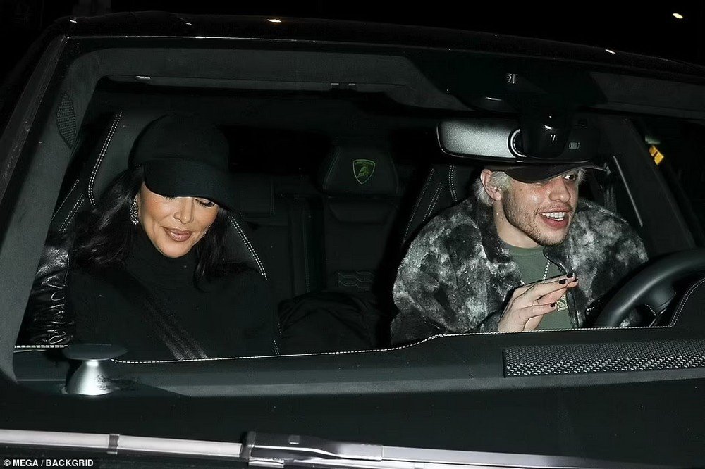 PHOTO: Kim Kardashian shines with happiness with her younger boyfriend Pete Davidson