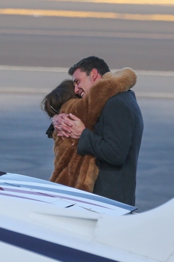 Paparazzi photos: Jennifer Lopez and Ben Affleck say goodbye at the airport with hugs and kisses