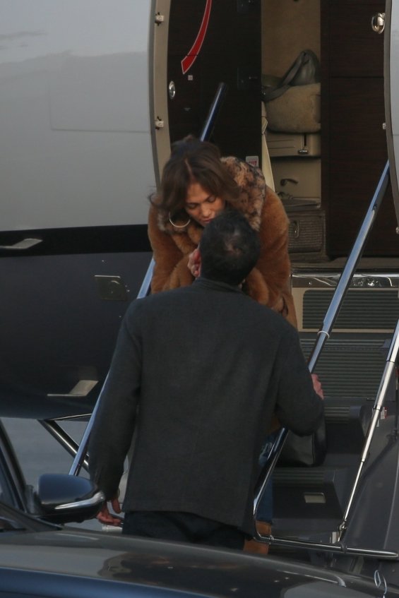 Paparazzi photos: Jennifer Lopez and Ben Affleck say goodbye at the airport with hugs and kisses