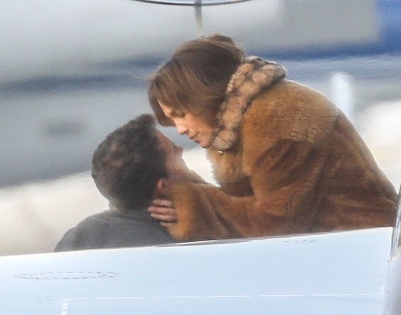 Paparazzi photos: Jennifer Lopez and Ben Affleck say goodbye at the airport with hugs and kisses