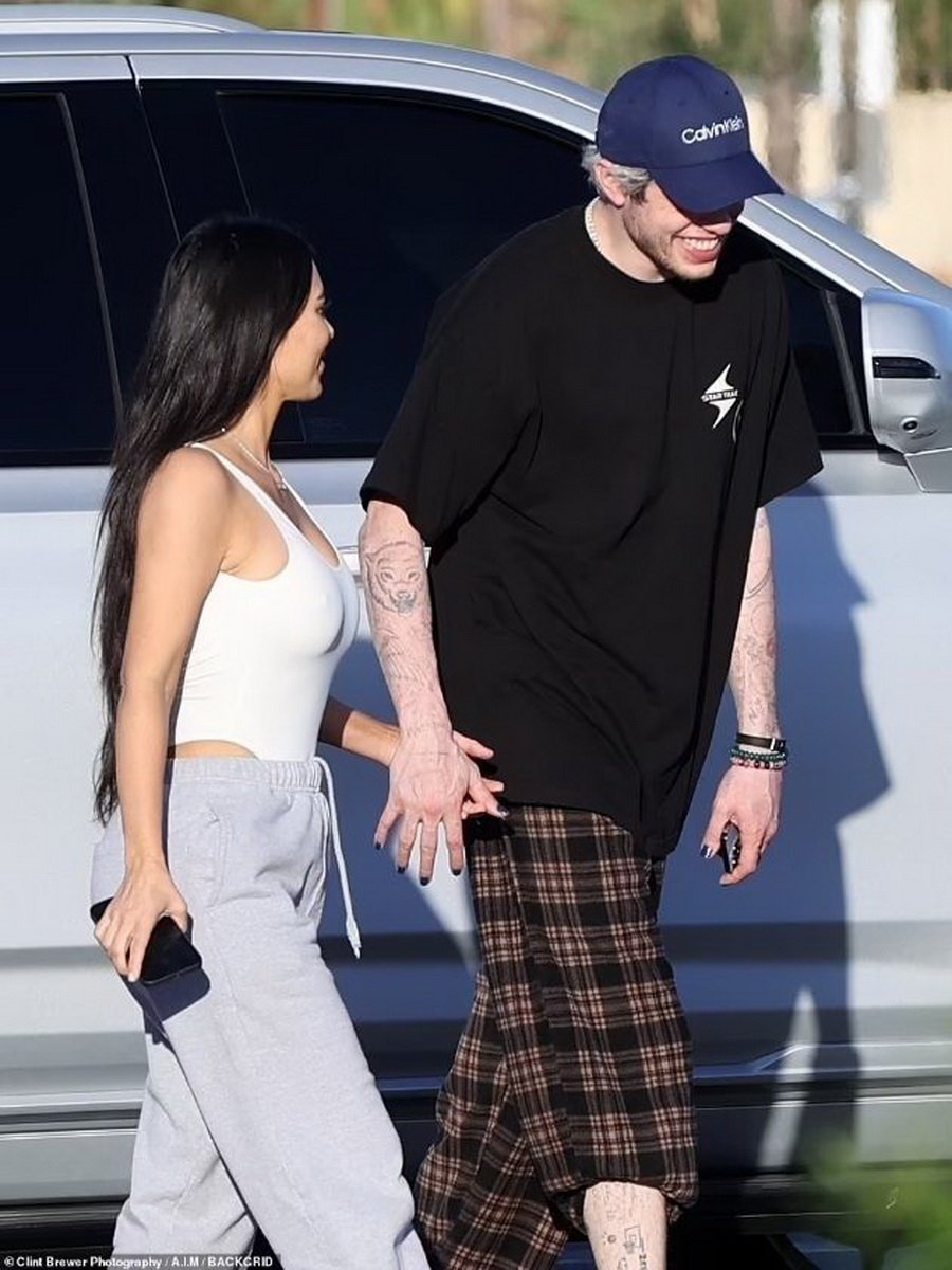 Kim Kardashian and Pete Davidson photographed holding hands - They confirmed the relationship