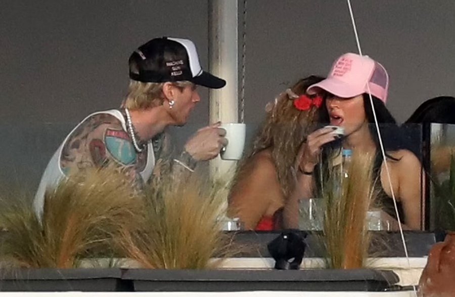 Megan Fox and Machine Gun Kelly on vacation in Greece - See paparazzi photos here
