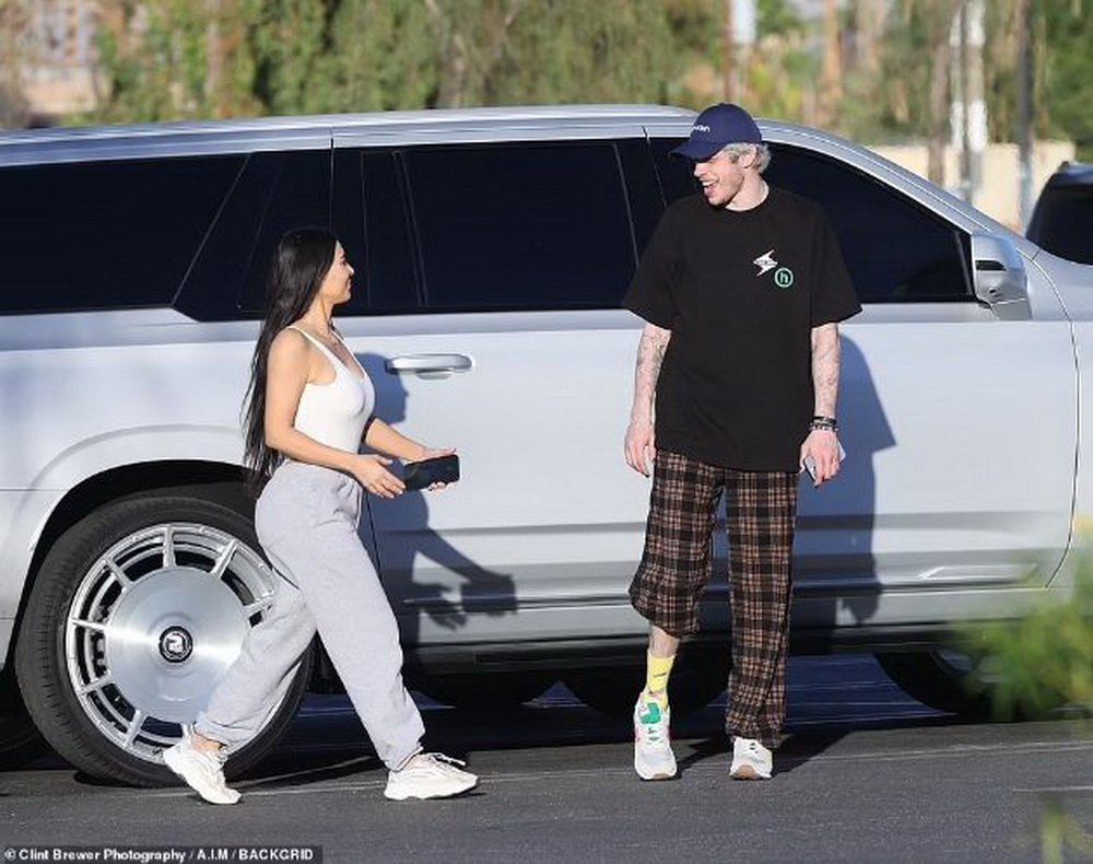 Kim Kardashian and Pete Davidson photographed holding hands - They confirmed the relationship