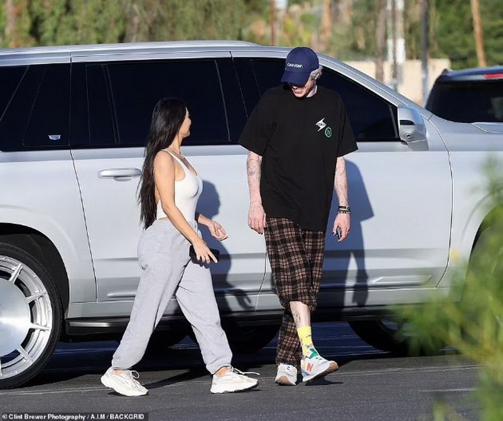 Kim Kardashian and Pete Davidson photographed holding hands - They confirmed the relationship