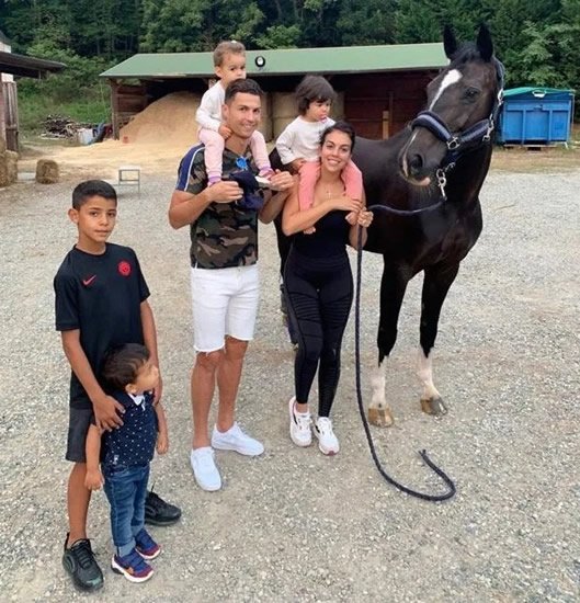 Georgina Rodríguez posted a photo from the gynecologist with Ronaldo's 4 children