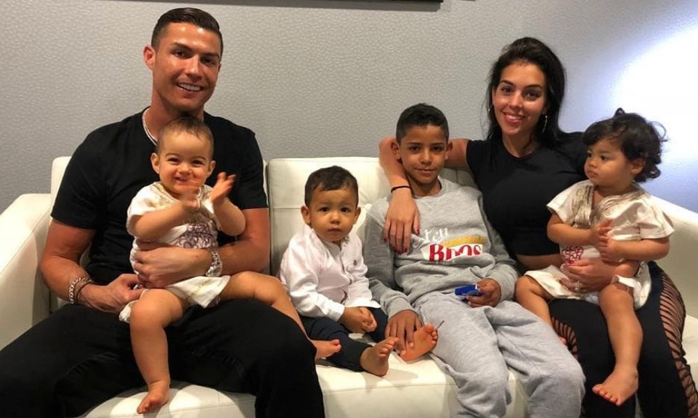 Georgina Rodríguez posted a photo from the gynecologist with Ronaldo's 4 children