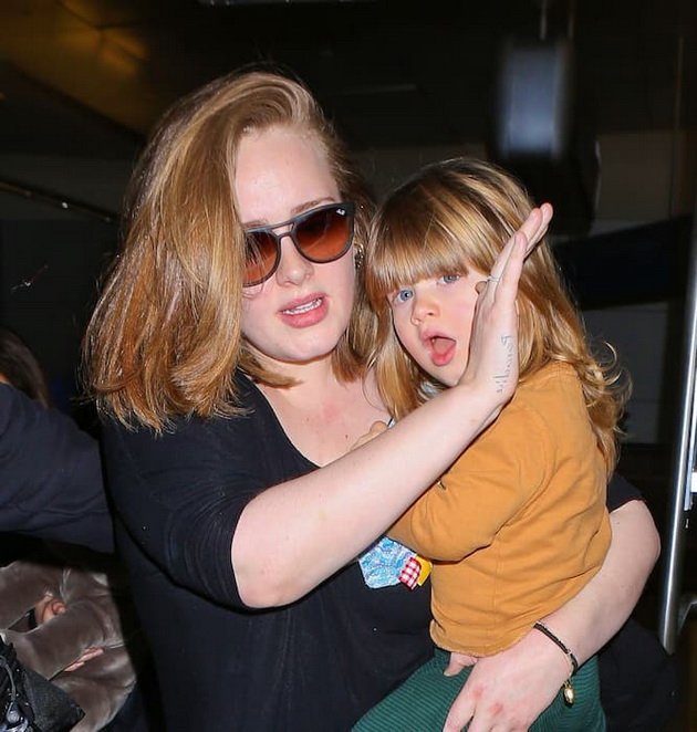 Adele posted emotional conversations with her son (9) about the divorce: "Why don't you love my father anymore?"