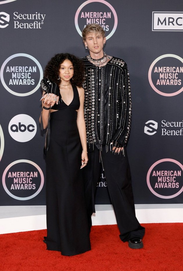 Machine Gun Kelly on the red carpet with the daughter he got when he was 18: "I'm a proud father"