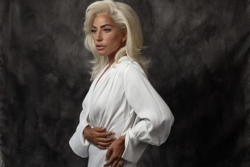 Lady Gaga poses completely naked and without makeup