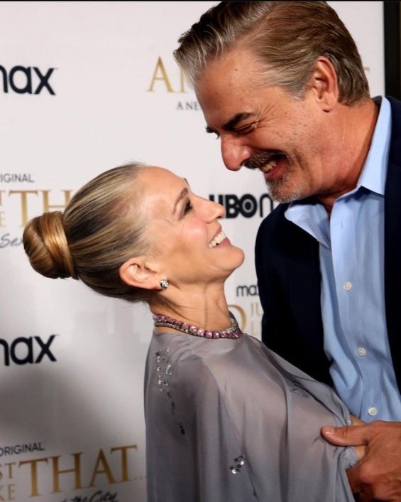 Carrie and Mr. Big are back: Sarah Jessica Parker elegant with Chris Noth at the premiere of the sequel to Sex and the City