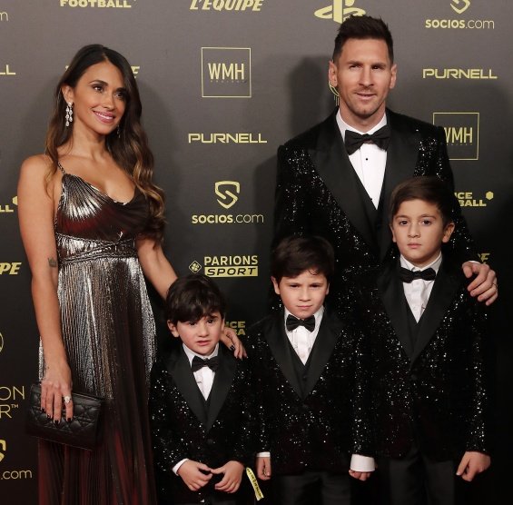 Lionel Messi with his three sons and his wife receiving the Golden Ball award