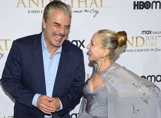 Carrie and Mr. Big are back: Sarah Jessica Parker elegant with Chris Noth at the premiere of the sequel to Sex and the City