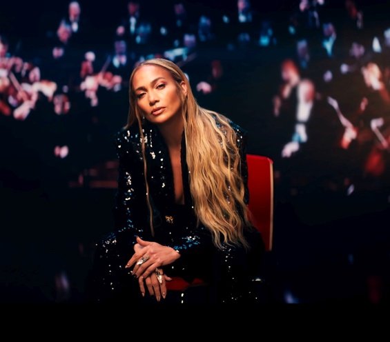 VIDEO: Jennifer Lopez elegant in the video for the new song On My Way