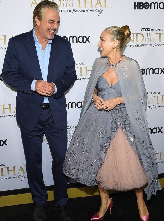 Carrie and Mr. Big are back: Sarah Jessica Parker elegant with Chris Noth at the premiere of the sequel to Sex and the City