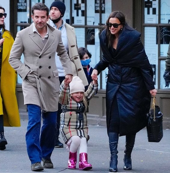 PHOTO: Irina Shayk and Bradley Cooper smiling arm in arm with daughter Lea in New York