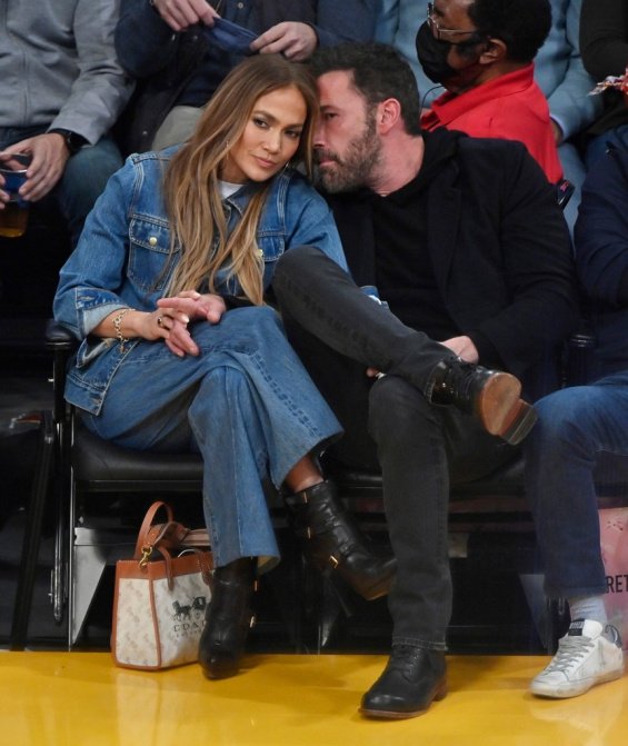 Then and now: Jennifer Lopez and Ben Affleck a couple in love at a basketball game