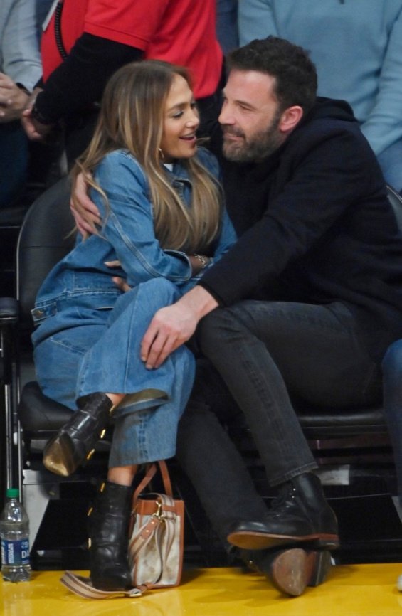 Then and now: Jennifer Lopez and Ben Affleck a couple in love at a basketball game