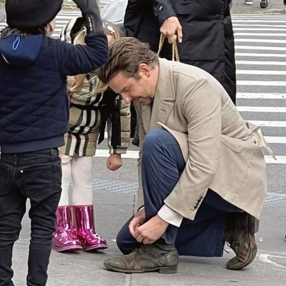 PHOTO: Irina Shayk and Bradley Cooper smiling arm in arm with daughter Lea in New York