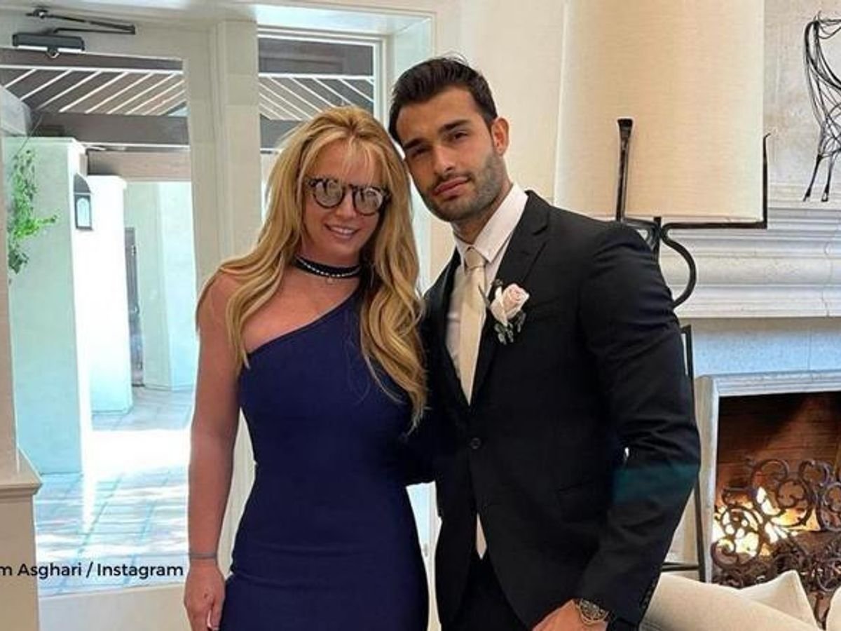 Britney Spears with her fiancé Sam Asghari already enjoy the pre-holiday euphoria