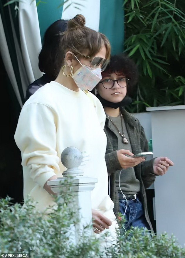 Jennifer Lopez was photographed on holiday shopping with her daughter Emme