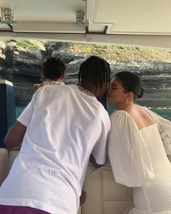 Kylie Jenner made a party for the upcoming birth of the second child - See details (photo)