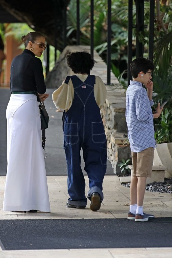 Jennifer Lopez in black and white styling with ultra-high heels at lunch with daughter Emme