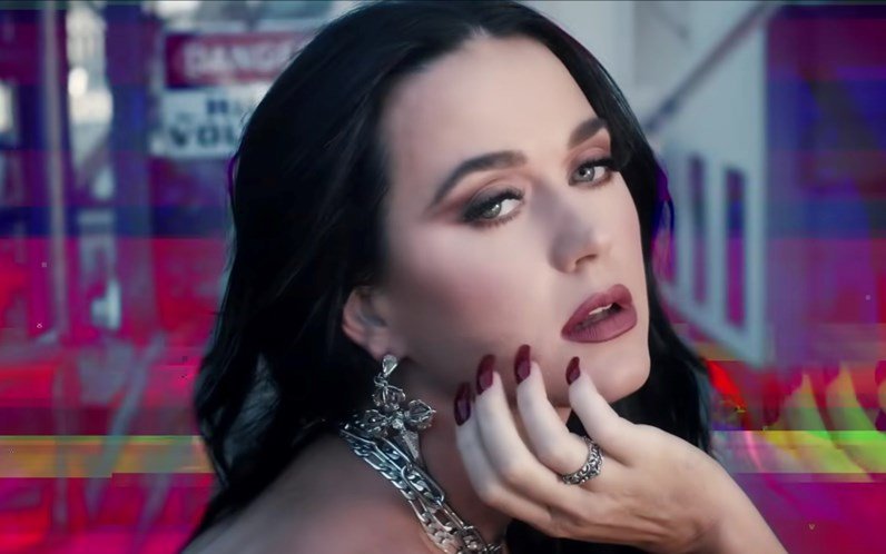 VIDEO: Katy Perry's futuristic video for the new song "When I'm Gone"