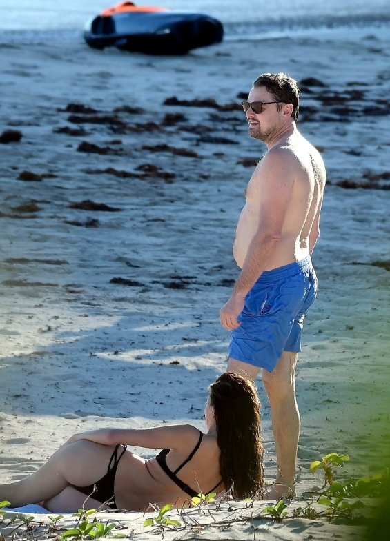 PHOTO: Leonardo DiCaprio enjoys an exotic island with his girlfriend