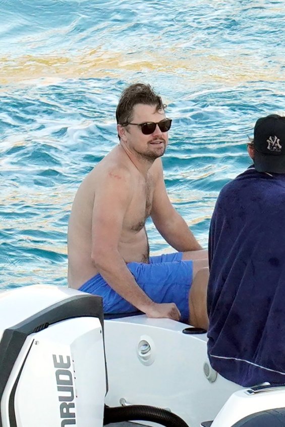 PHOTO: Leonardo DiCaprio enjoys an exotic island with his girlfriend