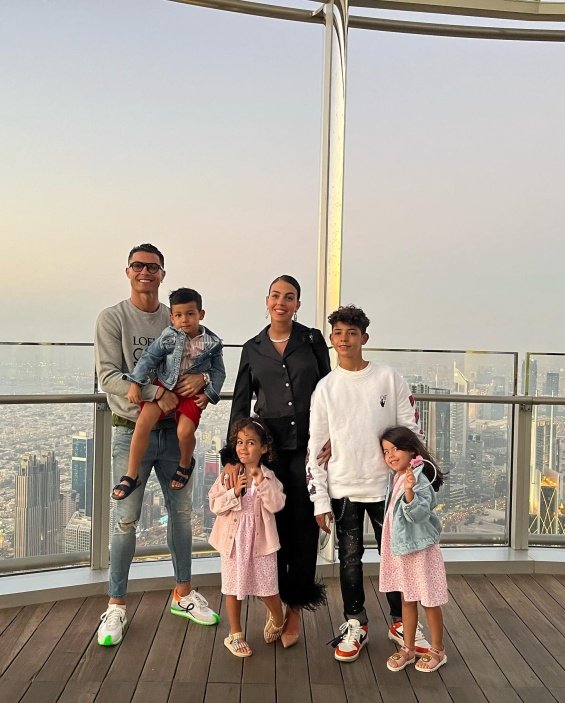 Georgina Rodríguez celebrates birthday with Ronaldo and children in Dubai - See what a surprise she got