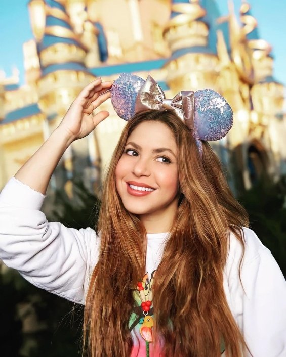 Family party: Shakira with her 2 sons at Disneyland