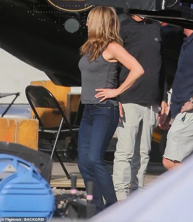 Natural Beauty: Jennifer Aniston of Hawaii in fit shape