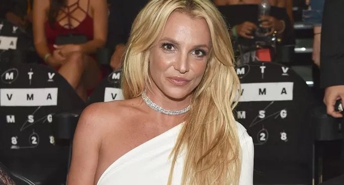 Britney Spears writes a book - She signed a contract worth $15 million