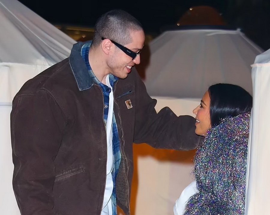 PHOTO: Kim Kardashian enjoyed a romantic dinner with partner Pete Davidson