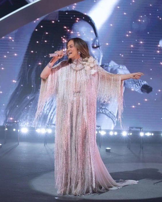 Jennifer Lopez shines in two creations by Elie Saab for a special concert with Maluma