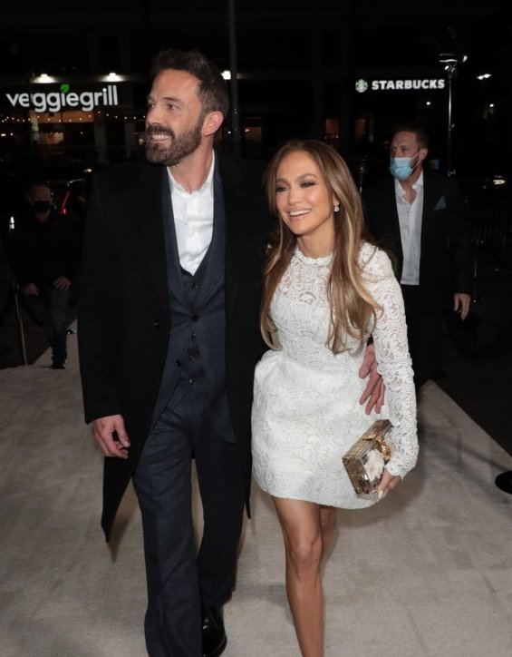 PHOTO: Jennifer Lopez with Ben Affleck and Maluma at the premiere of "Marry Me"
