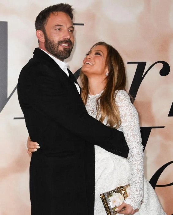 PHOTO: Jennifer Lopez with Ben Affleck and Maluma at the premiere of "Marry Me"