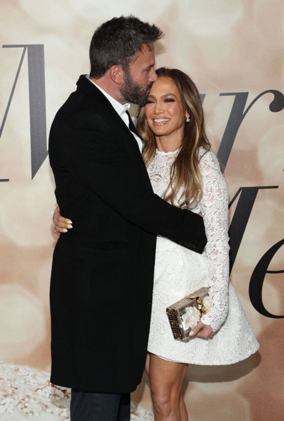 PHOTO: Jennifer Lopez with Ben Affleck and Maluma at the premiere of "Marry Me"