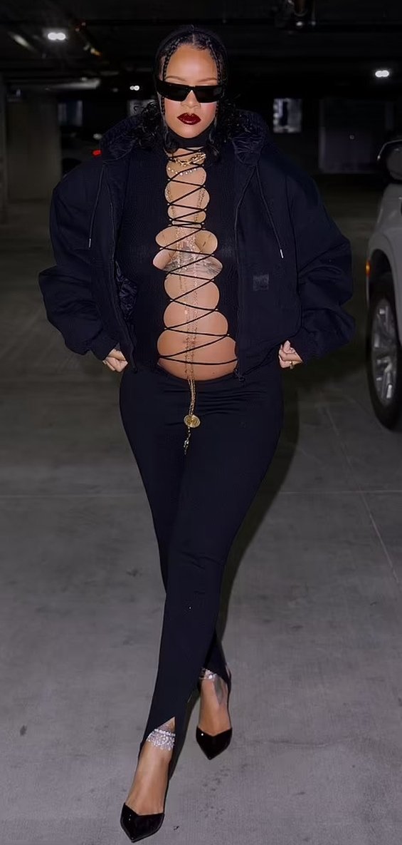 Rihanna highlighted her pregnant belly with provocative styling
