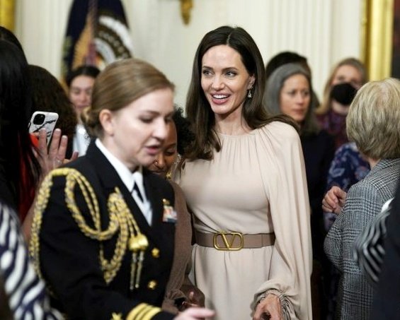 Angelina Jolie with her daughter Zahara at the White House