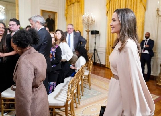 Angelina Jolie with her daughter Zahara at the White House
