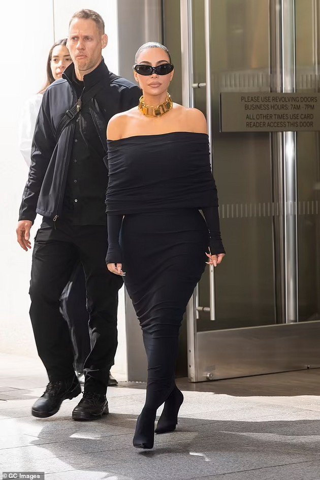 Kim Kardashian is again targeting jokes for bizarre outfit